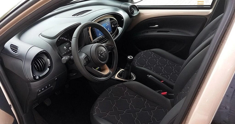Toyota Aygo X cena 78800 przebieg: 465, rok produkcji 2023 z Tychy małe 211
